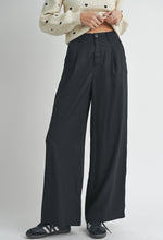 Sadie & Sage Black Pleat Pants